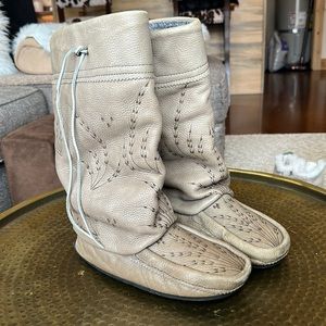 Manitoba Gatherer Tall with Gum Soles